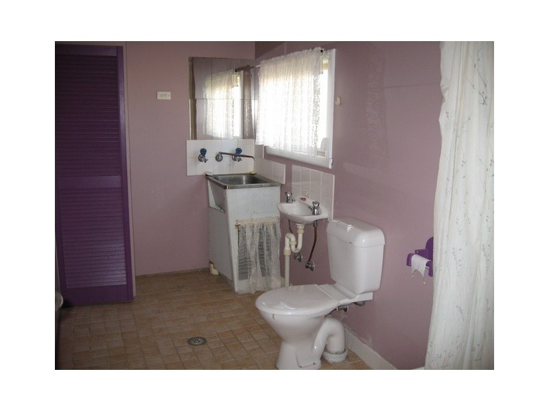 6 Close Street, Parkes NSW 2870