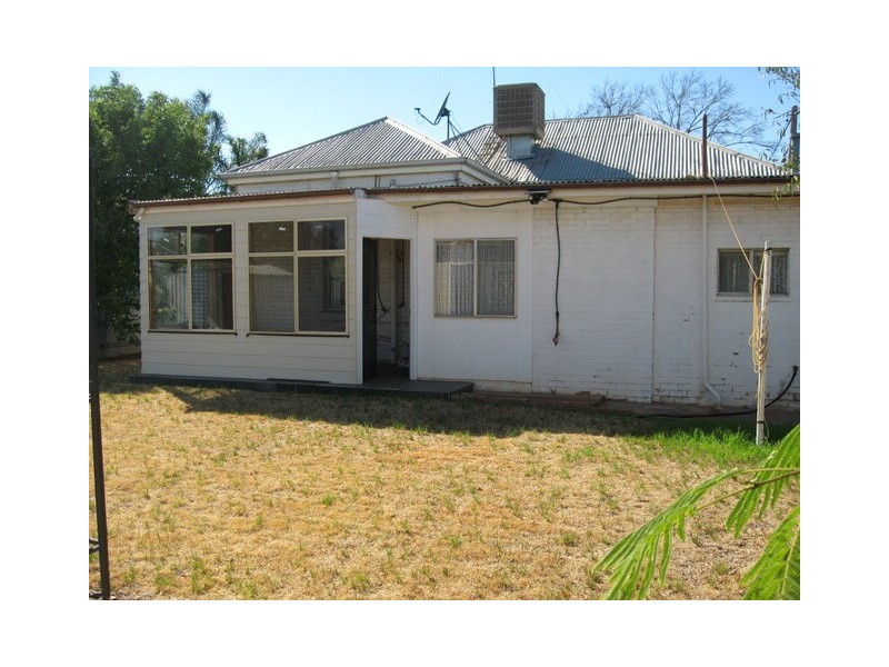 6 Close Street, Parkes NSW 2870