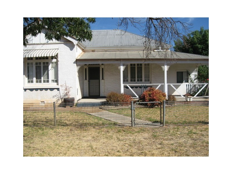 6 Close Street, Parkes NSW 2870