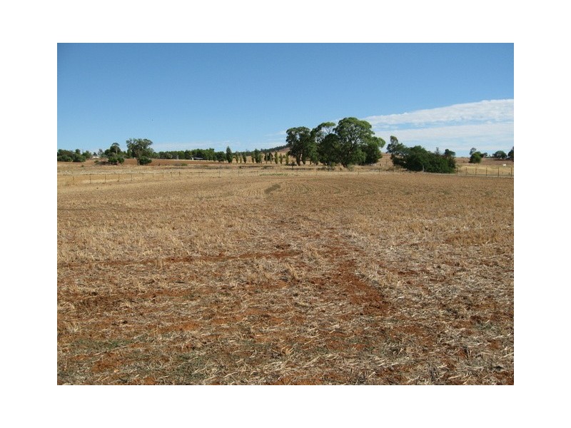 23 Tanks Road, Parkes NSW 2870