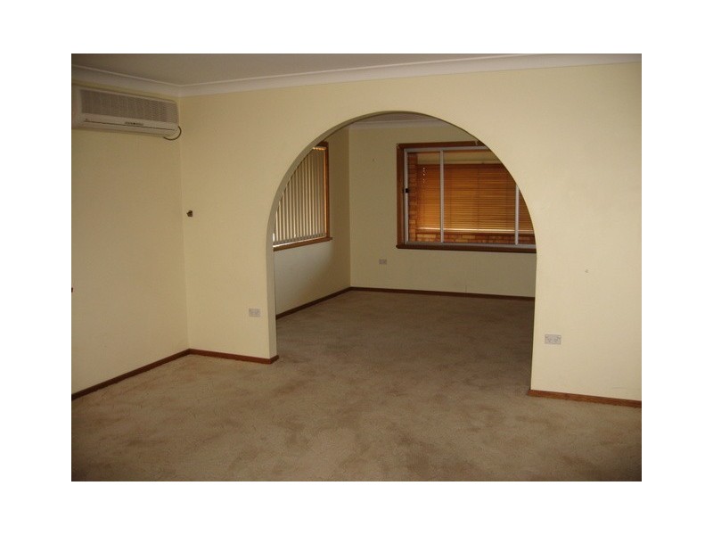 27 Mengarvie Road, Parkes NSW 2870
