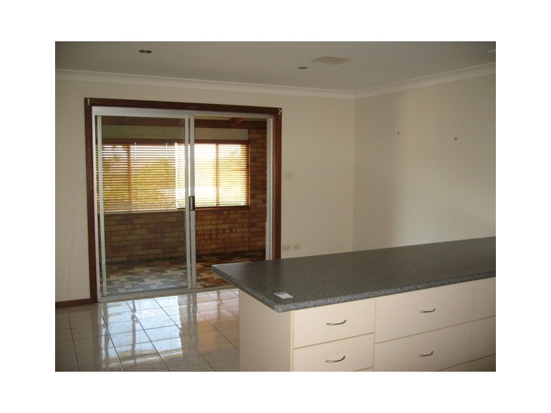 27 Mengarvie Road, Parkes NSW 2870