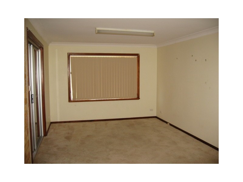 27 Mengarvie Road, Parkes NSW 2870