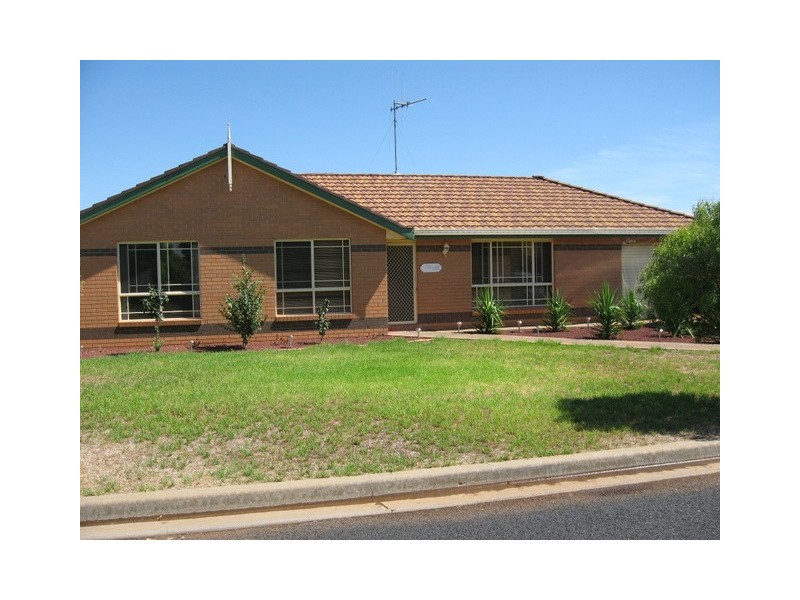 13 Ebelina Crescent, Parkes NSW 2870