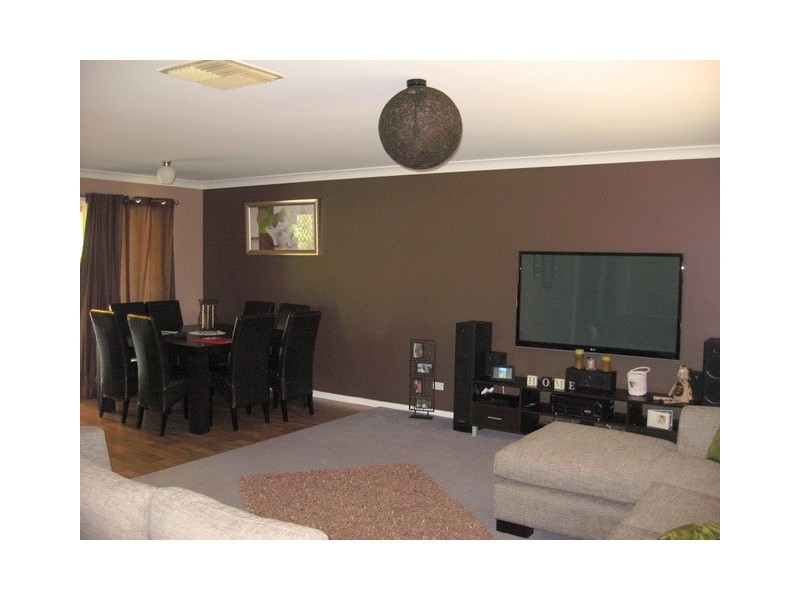 13 Ebelina Crescent, Parkes NSW 2870