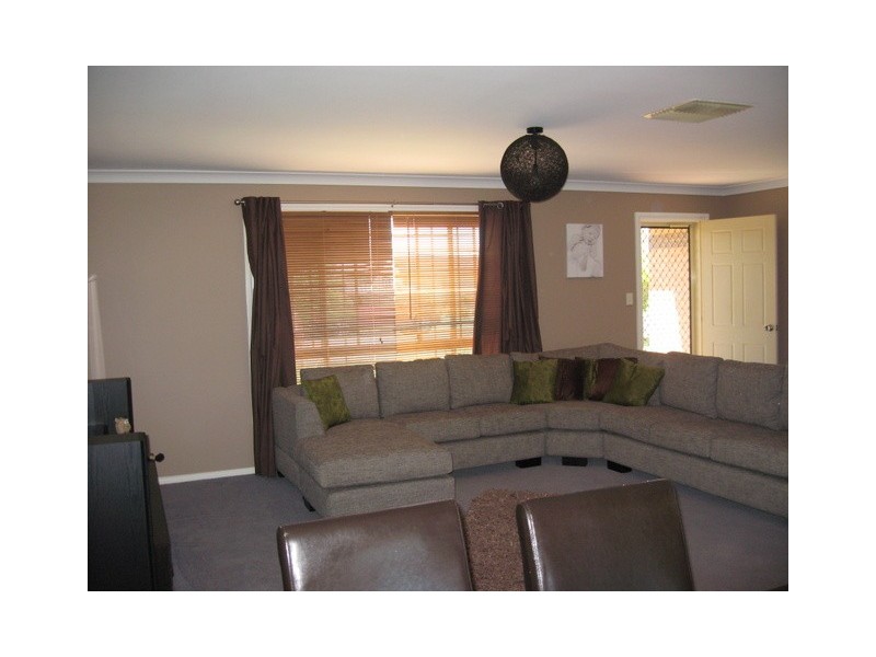 13 Ebelina Crescent, Parkes NSW 2870