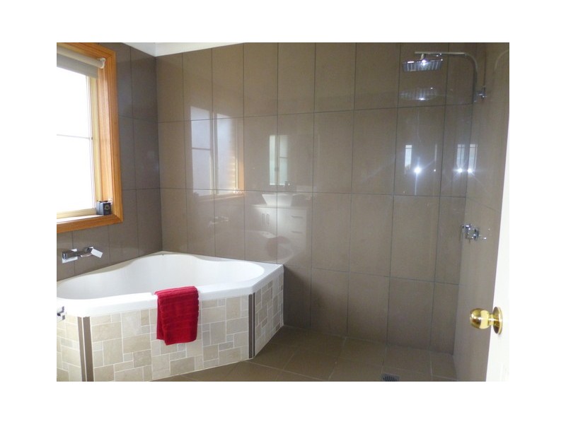 9 Glengowrie Close, Parkes NSW 2870