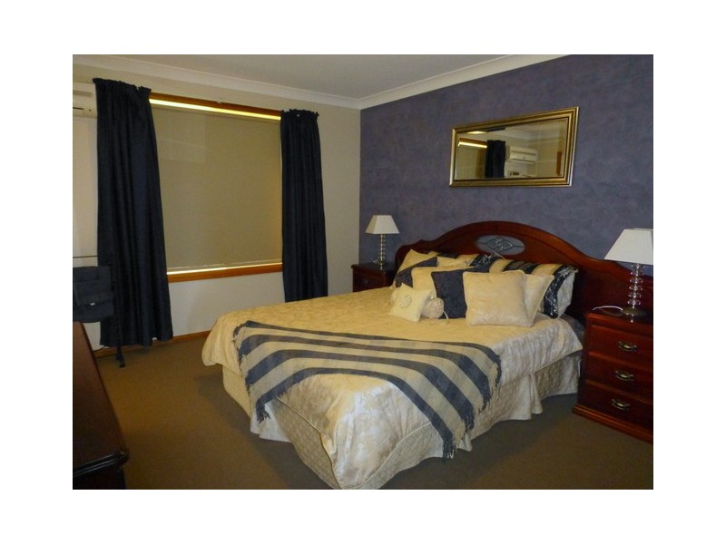 9 Glengowrie Close, Parkes NSW 2870