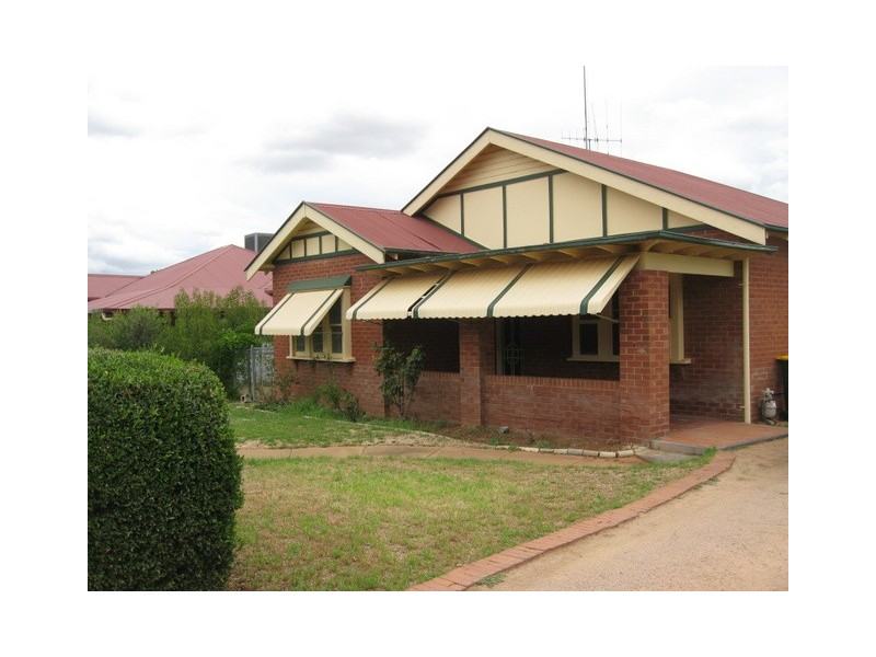 2 Cooke Street, Parkes NSW 2870