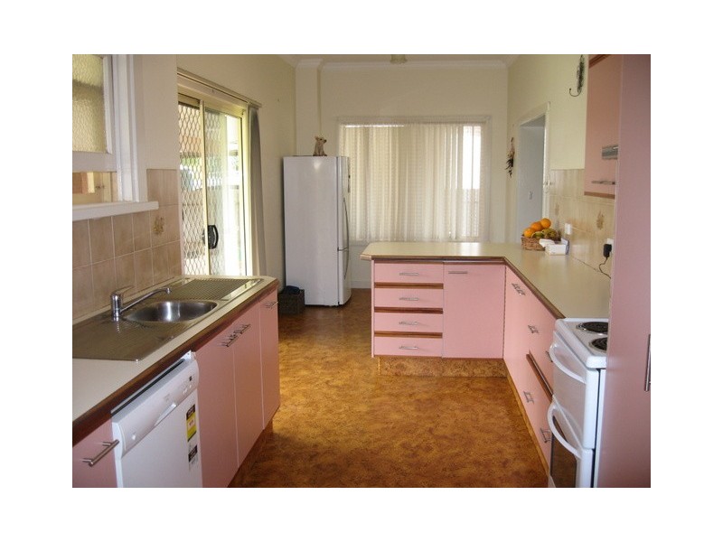 2 Cooke Street, Parkes NSW 2870