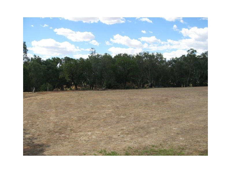 18 Billabong Crescent, Parkes NSW 2870