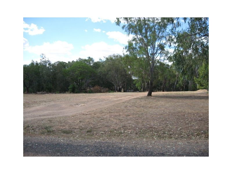 18 Billabong Crescent, Parkes NSW 2870