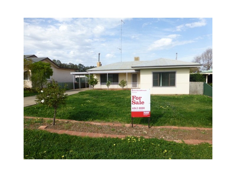 5 Hume Street, Parkes NSW 2870