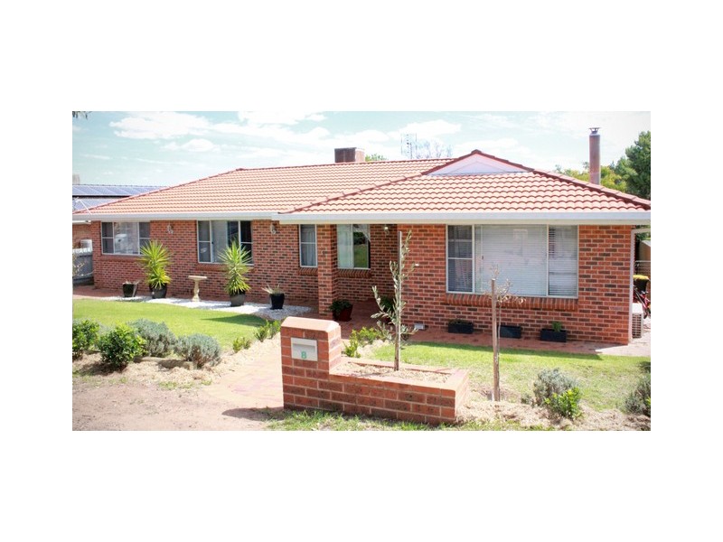 8 Dalley Street, Parkes NSW 2870