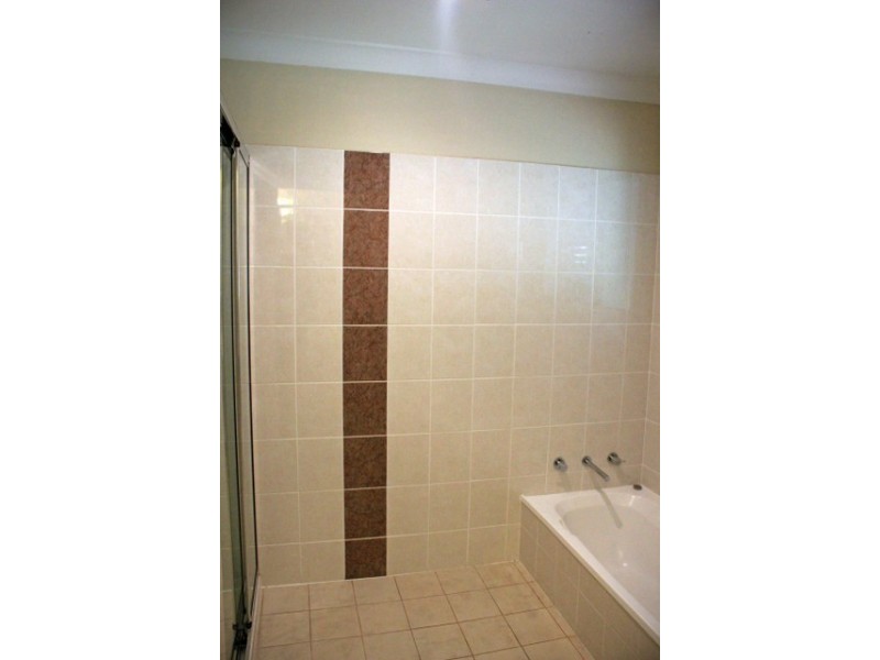 8 Dalley Street, Parkes NSW 2870