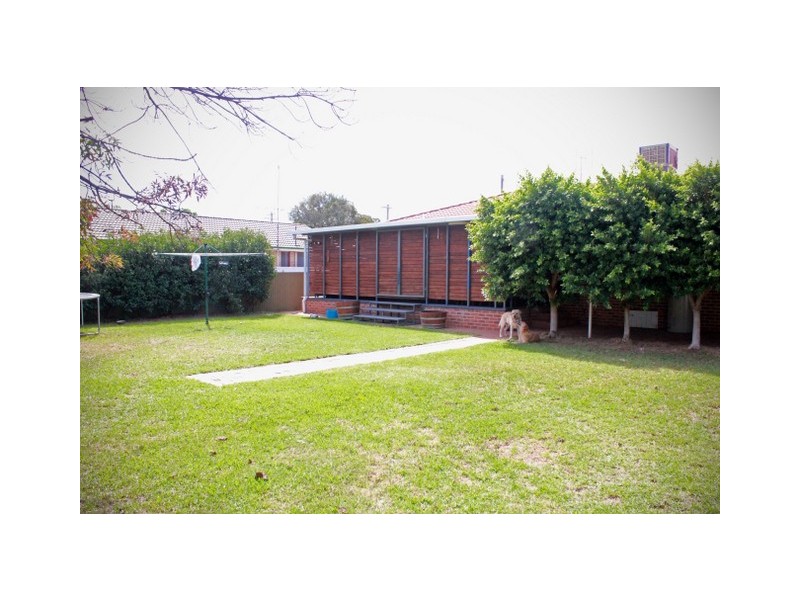 8 Dalley Street, Parkes NSW 2870