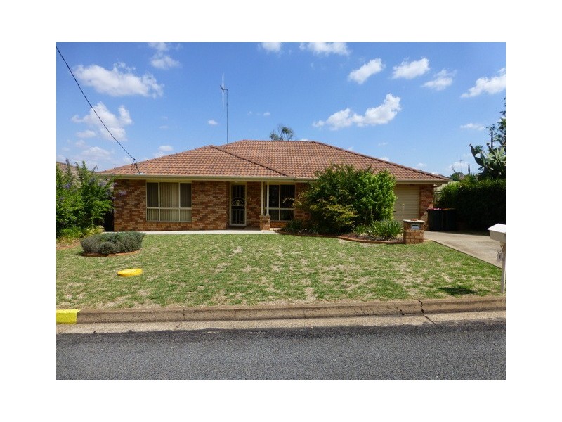 8 Russell Street, Parkes NSW 2870