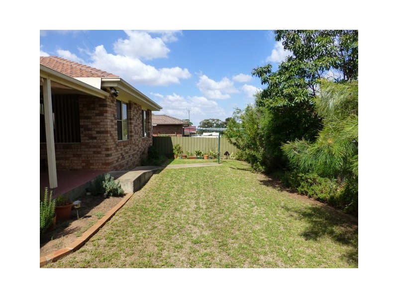 8 Russell Street, Parkes NSW 2870