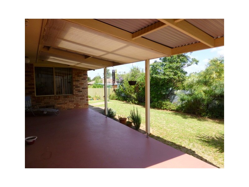 8 Russell Street, Parkes NSW 2870