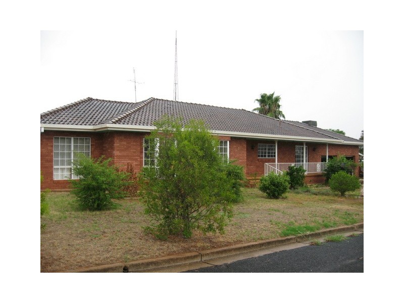 24 Caswell Street, Peak Hill NSW 2869