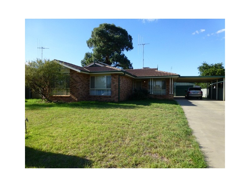 8 Ebelina Crescent, Parkes NSW 2870