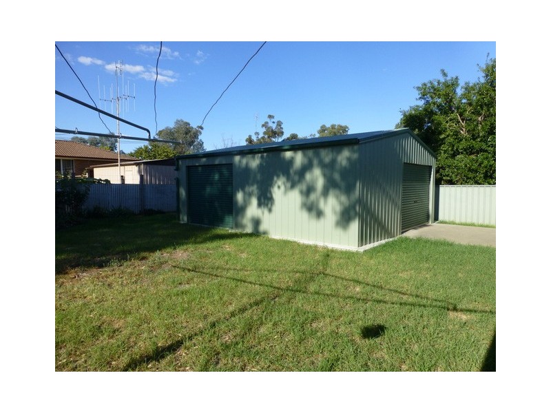 8 Ebelina Crescent, Parkes NSW 2870
