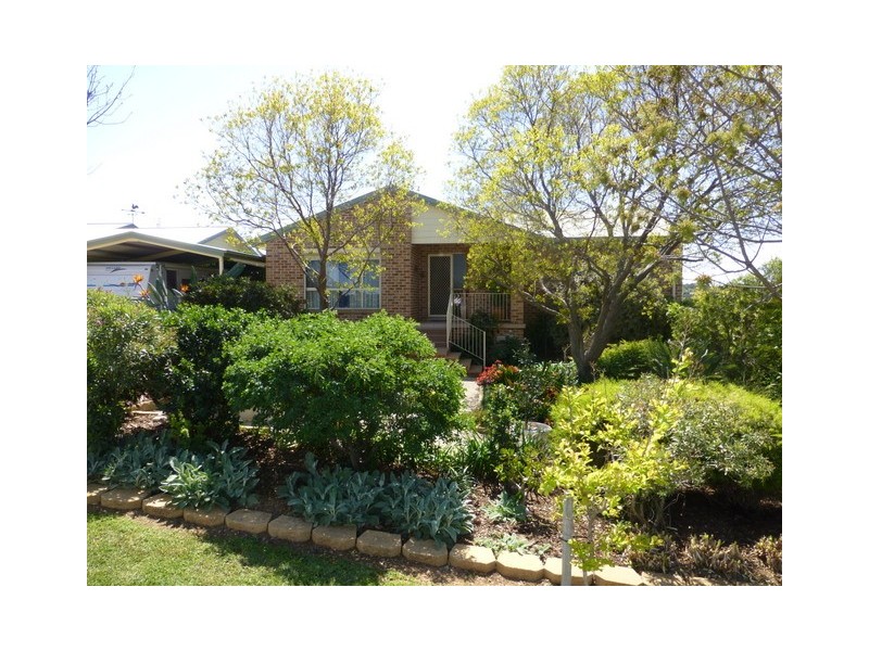 16 Vaucluse Place, Parkes NSW 2870