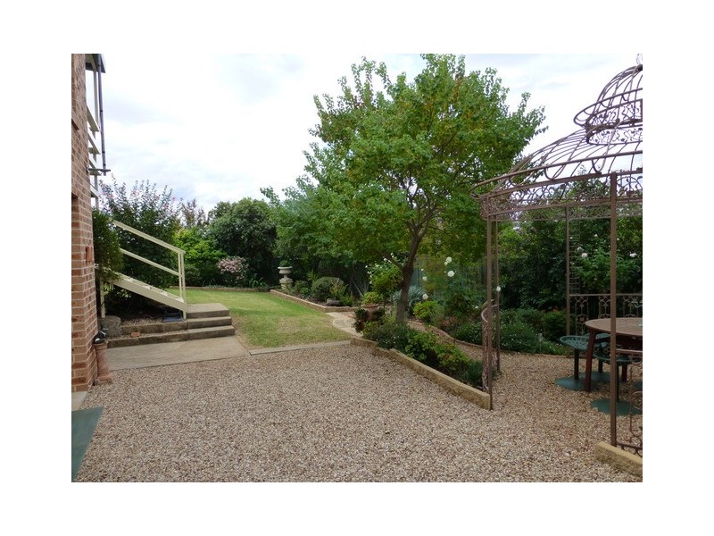 16 Vaucluse Place, Parkes NSW 2870
