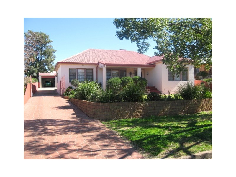 12 Hume Street, Parkes NSW 2870