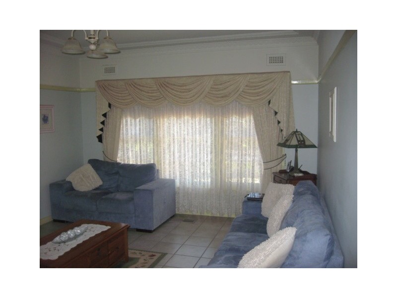 12 Hume Street, Parkes NSW 2870