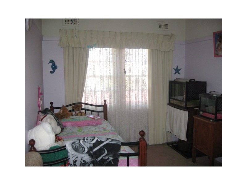 12 Hume Street, Parkes NSW 2870