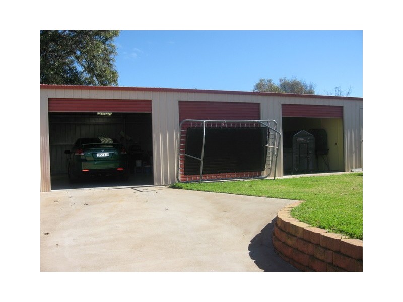 12 Hume Street, Parkes NSW 2870