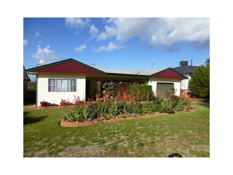 19 Evans Parade, Parkes NSW 2870