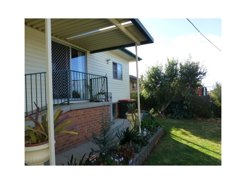 19 Evans Parade, Parkes NSW 2870