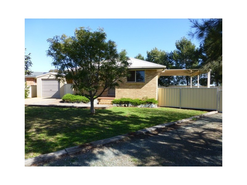 6 Endeavour Place, Parkes NSW 2870