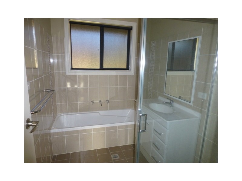 6 Endeavour Place, Parkes NSW 2870