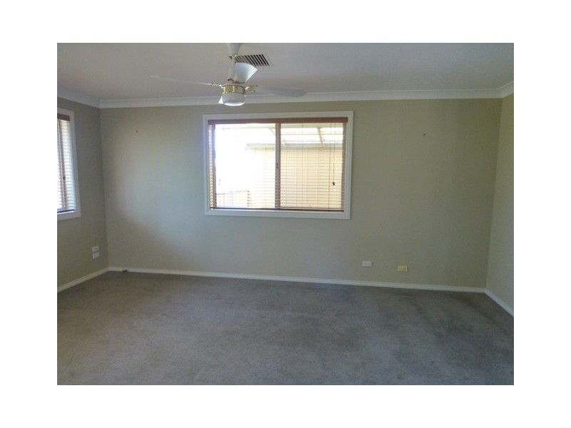 6 Endeavour Place, Parkes NSW 2870