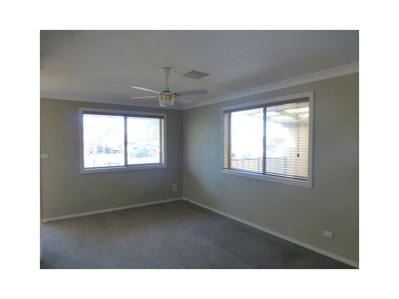 6 Endeavour Place, Parkes NSW 2870