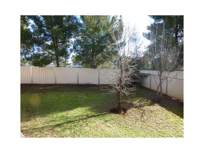 6 Endeavour Place, Parkes NSW 2870