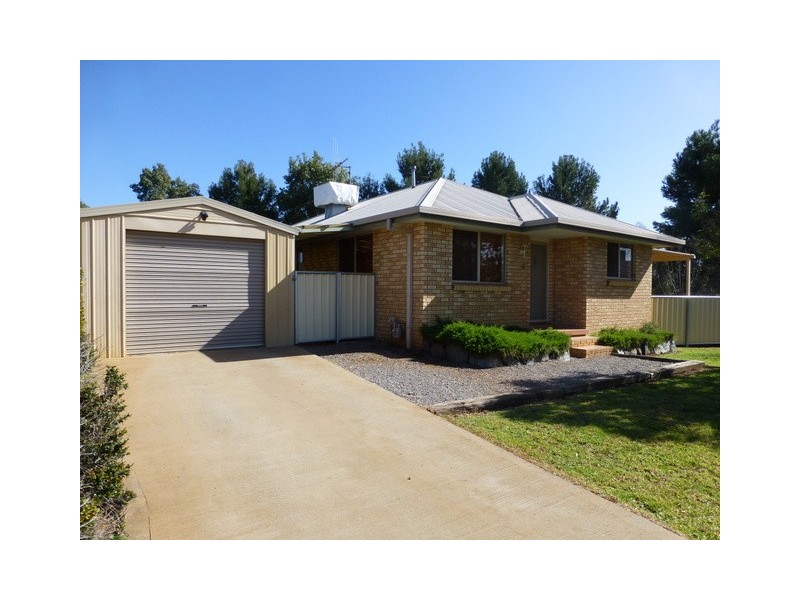 6 Endeavour Place, Parkes NSW 2870