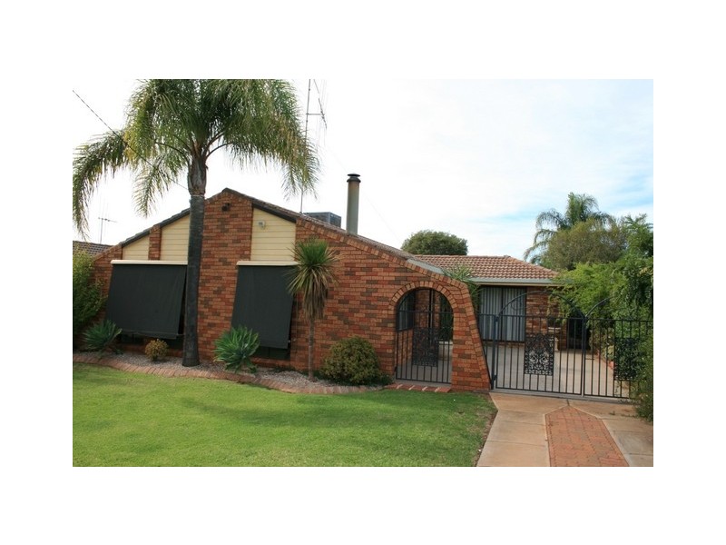 7 Flinders Street, Parkes NSW 2870