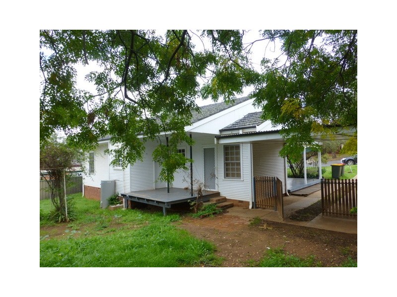 17A Albert Street, Parkes NSW 2870