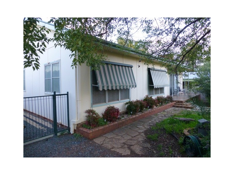 9 Waratah Street, Parkes NSW 2870