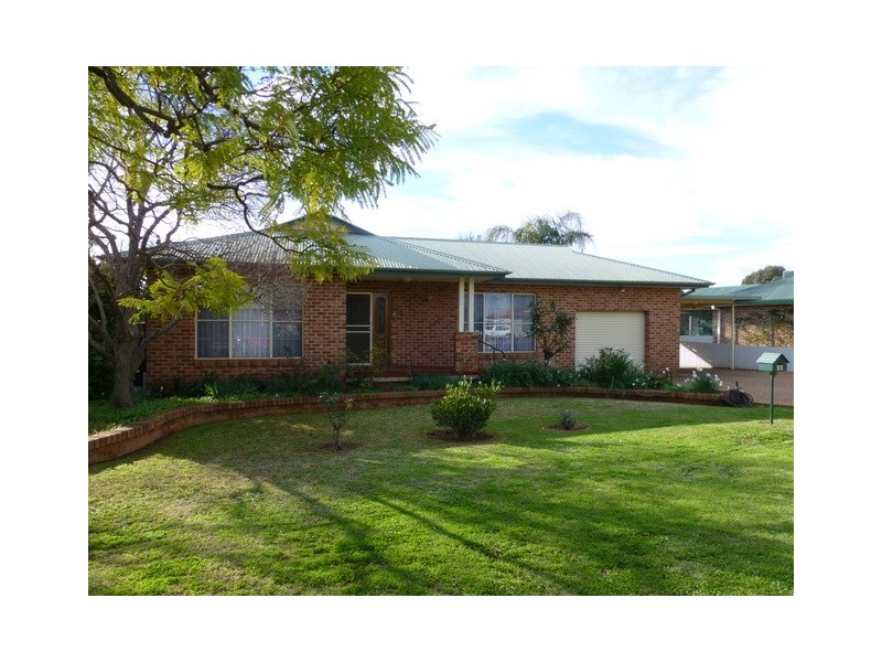 42 Brolgan Road, Parkes NSW 2870