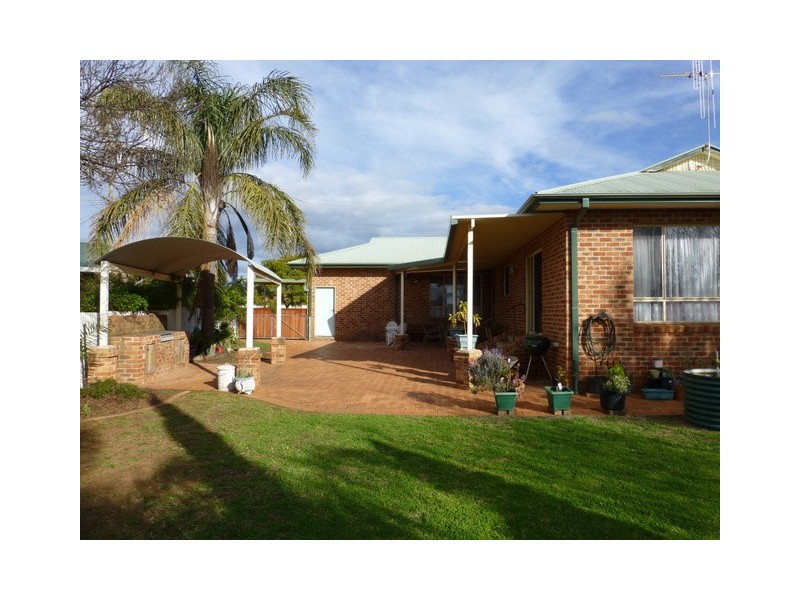 42 Brolgan Road, Parkes NSW 2870