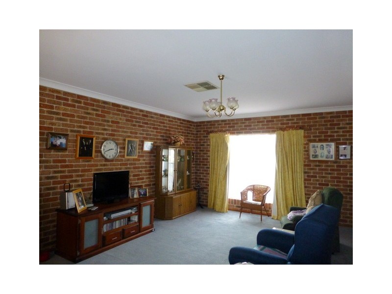 42 Brolgan Road, Parkes NSW 2870