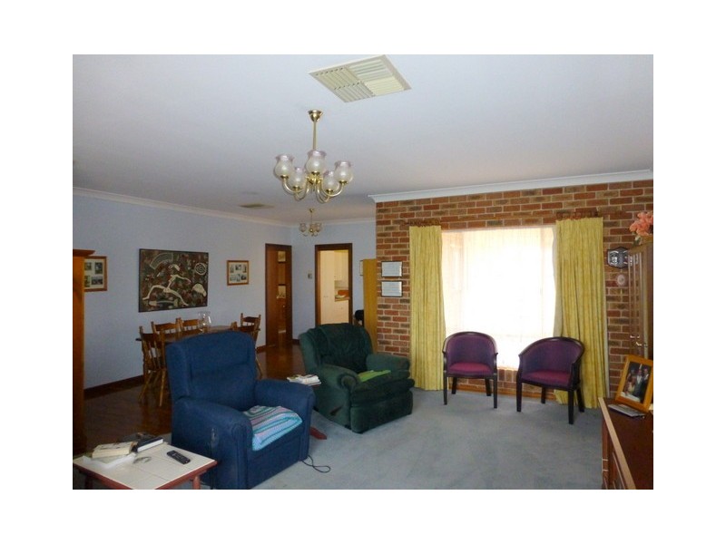 42 Brolgan Road, Parkes NSW 2870