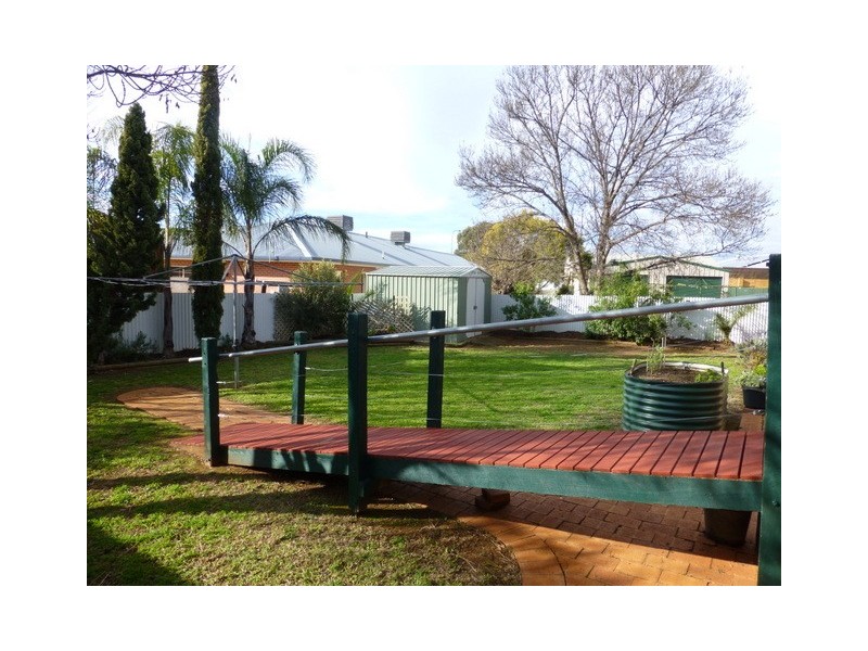 42 Brolgan Road, Parkes NSW 2870