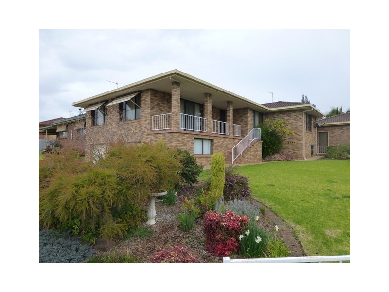 24 Jones Street, Parkes NSW 2870