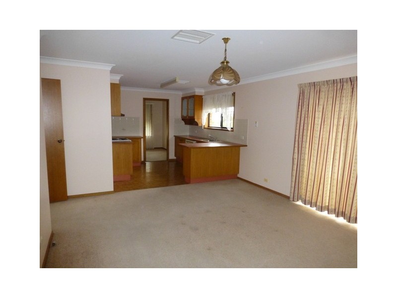 24 Jones Street, Parkes NSW 2870